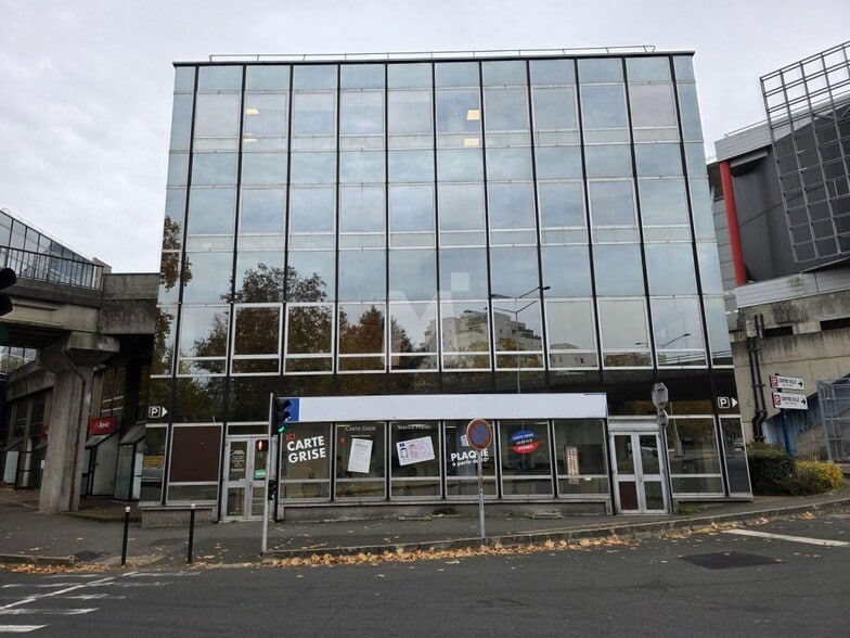 Office in Évry-Courcouronnes for sale - Building Photo - Image 2 of 16