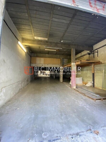 Light Industrial in Marseille for sale - Interior Photo - Image 2 of 12