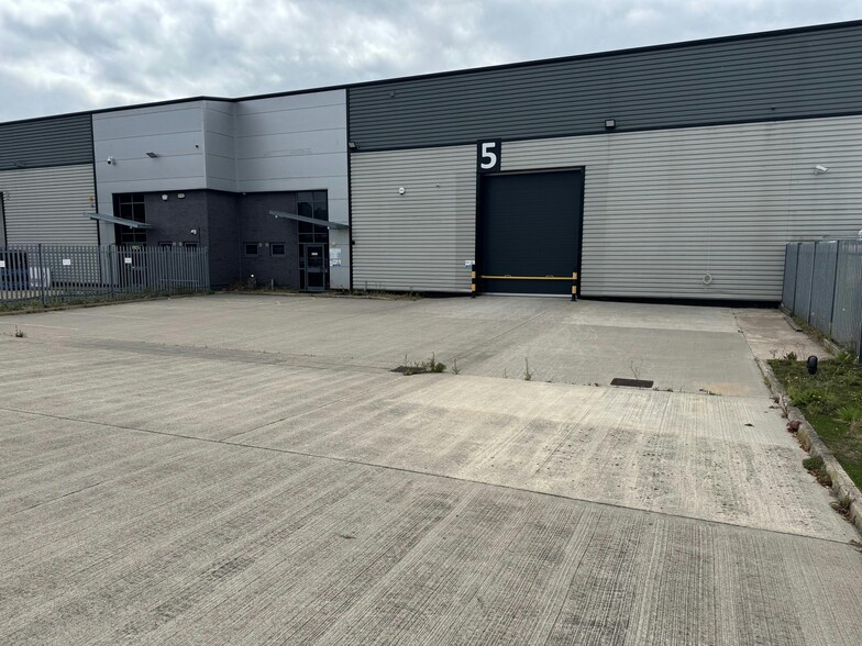 Corporation Rd, Manchester to rent - Building Photo - Image 3 of 10