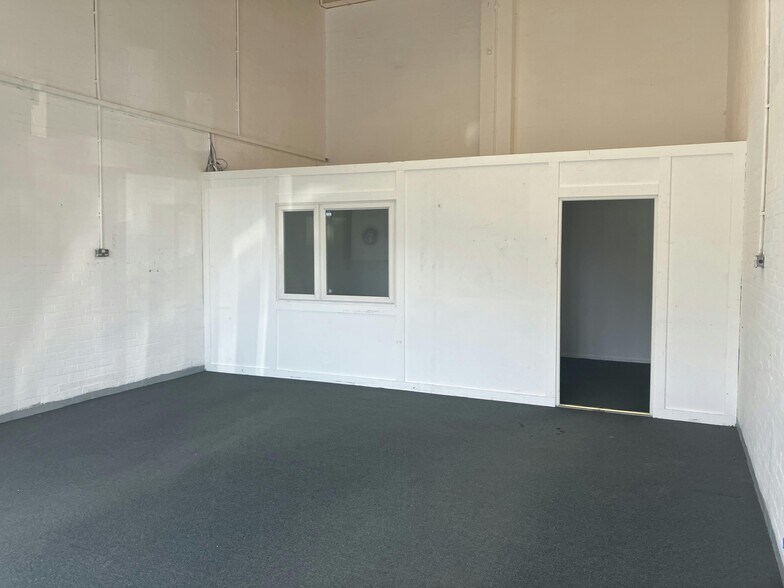 18-44 Benedict Sq, Peterborough to rent - Interior Photo - Image 2 of 4