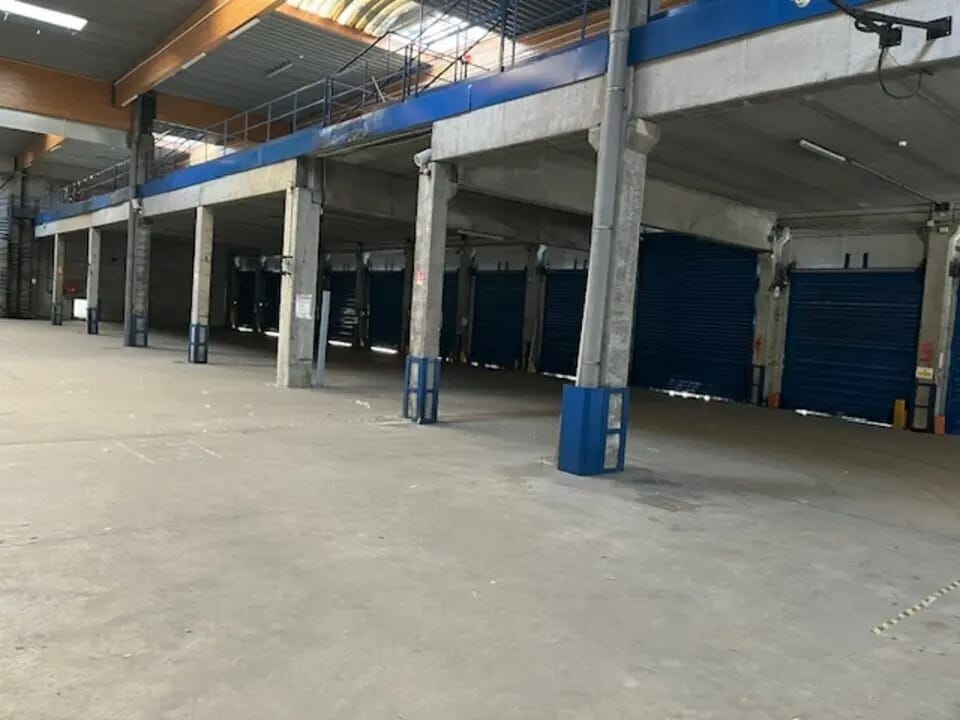 Industrial in Saint-Thibault-des-Vignes to rent Interior Photo- Image 1 of 5