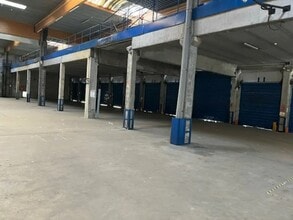 Industrial in Saint-Thibault-des-Vignes to rent Interior Photo- Image 1 of 5