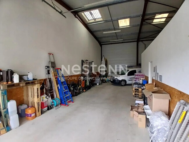 Location Local d'activités 150 m²