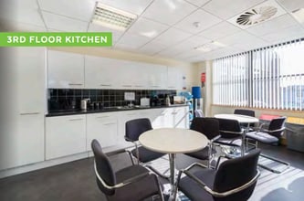 Railway Appr, Wallington to rent Interior Photo- Image 2 of 6