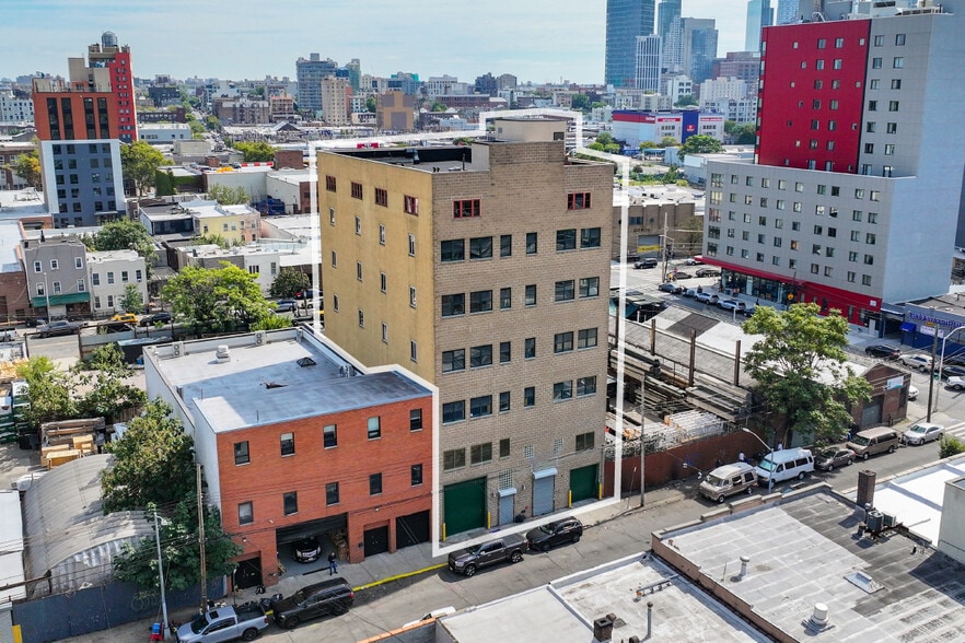 37-31 10th St, Long Island City, NY for sale - Building Photo - Image 1 of 3