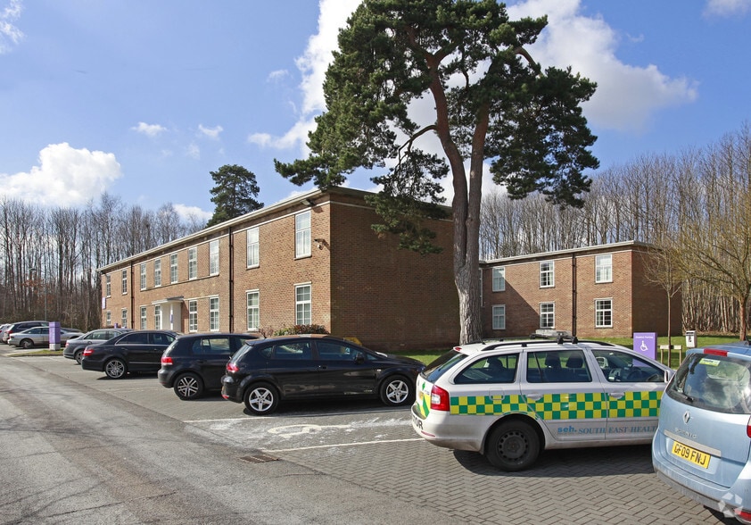 50 Churchill Sq, West Malling for sale - Primary Photo - Image 1 of 1