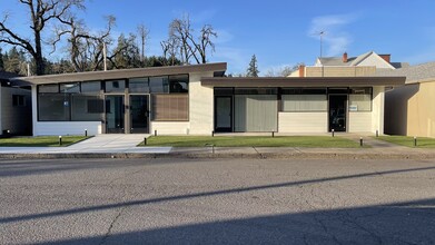 508-516 E Whiteaker Ave, Cottage Grove, OR for rent Building Photo- Image 1 of 5