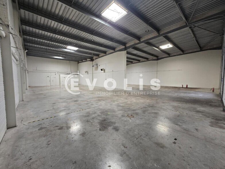 Light Industrial in Lisses to rent - Interior Photo - Image 3 of 13