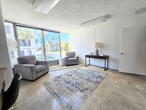 622 Kempner, Galveston, TX to rent Building Photo- Image 2 of 3