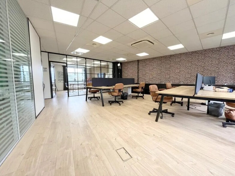 Office in Saint-Germain-en-Laye to rent - Building Photo - Image 2 of 5