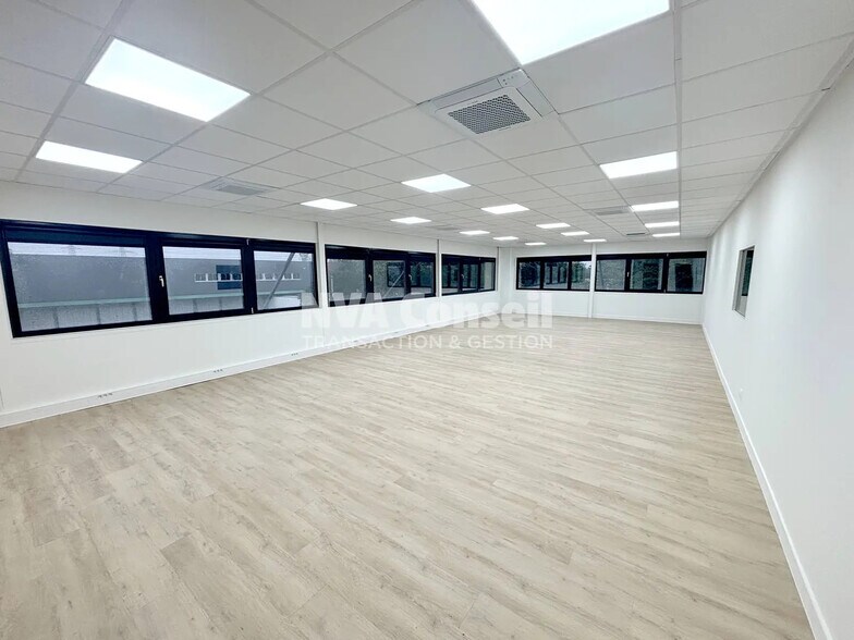 Industrial in SAINT-OUEN-L'AUMONE to rent - Building Photo - Image 2 of 10