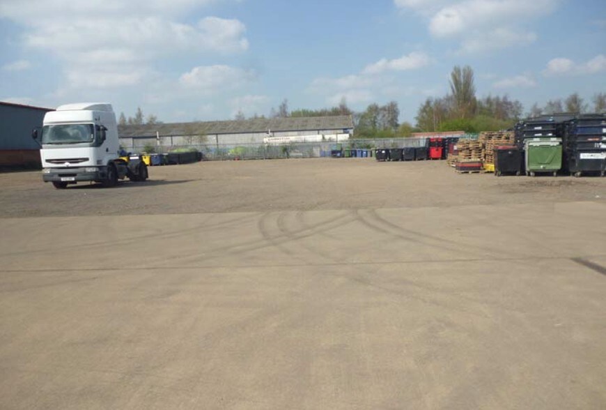 31A-31B Aaron Rd, Whittlesey to rent - Building Photo - Image 3 of 4