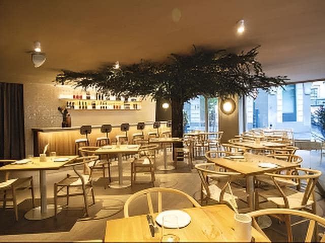 Retail in Madrid, Madrid to rent Interior Photo- Image 1 of 8