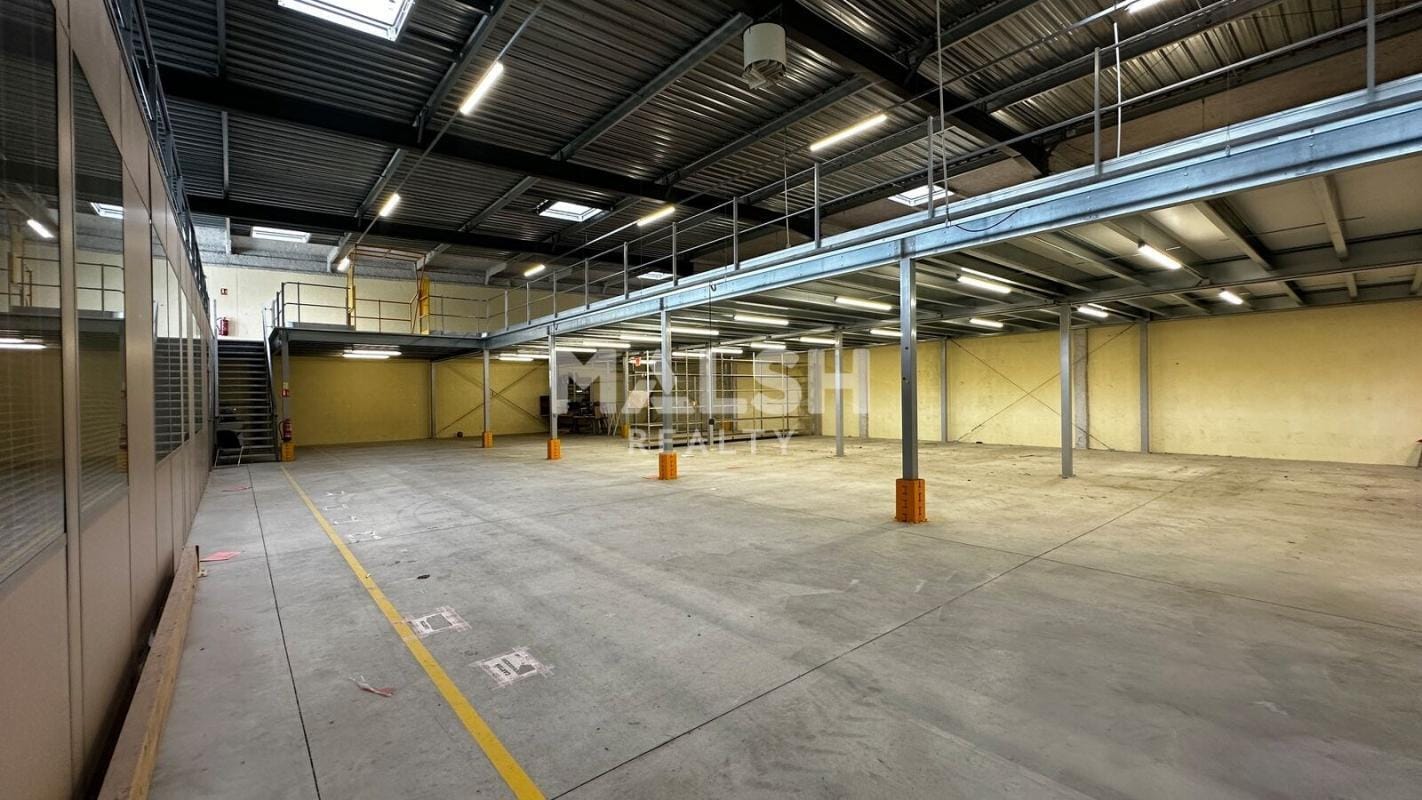 Light Industrial in Rillieux-la-Pape for sale Interior Photo- Image 1 of 13