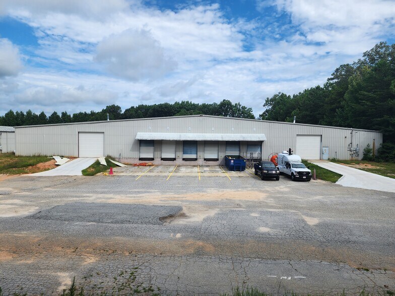 3054 Fork Shoals Rd, Simpsonville, SC for rent - Building Photo - Image 1 of 6