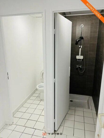 Light Industrial in Coignières to rent - Interior Photo - Image 3 of 5