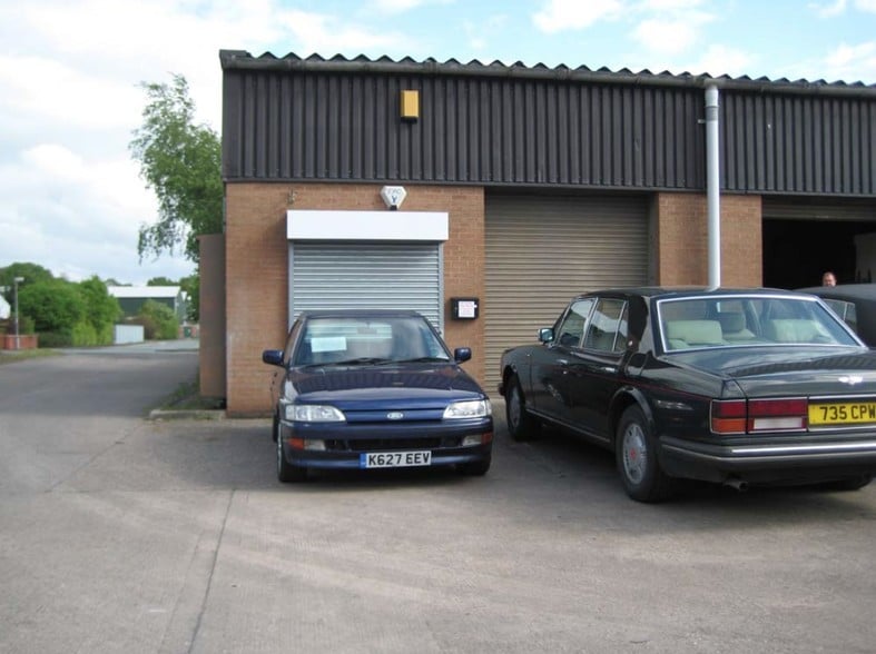 Quakers Coppice, Crewe to rent - Building Photo - Image 3 of 4