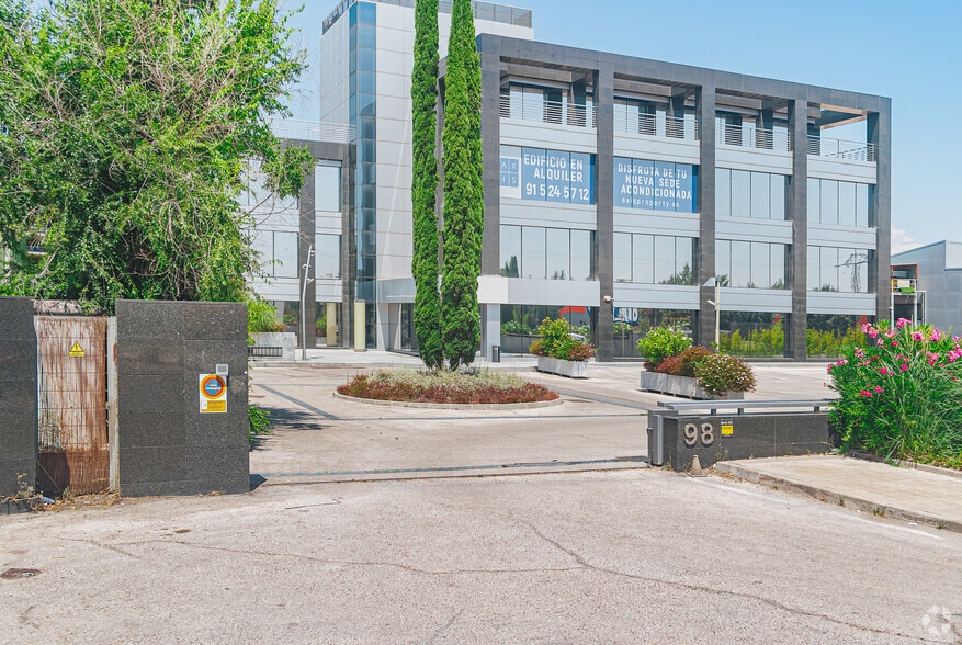 Carretera Fuencarral, 98, Alcobendas, Madrid to rent - Building Photo - Image 3 of 11