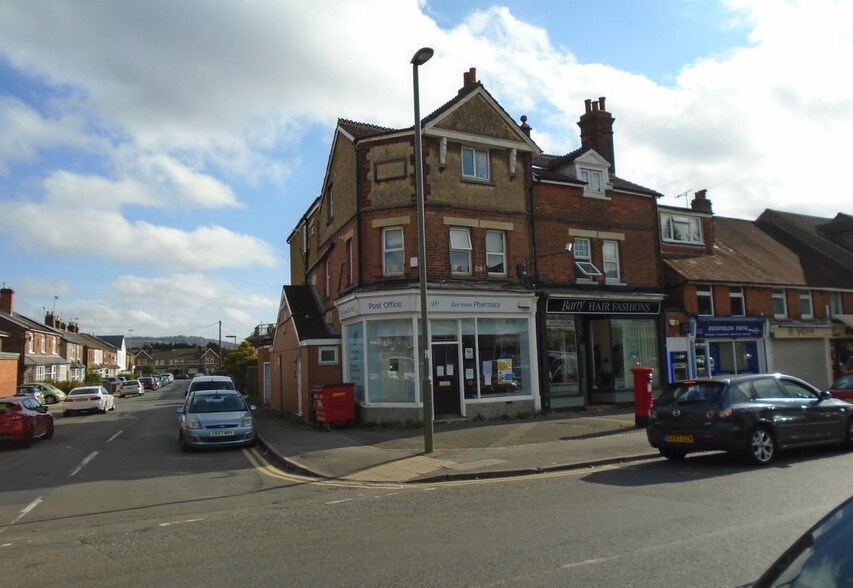 55 Nutfield Rd, Merstham for sale - Primary Photo - Image 1 of 1