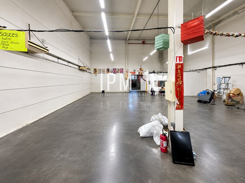 1187 Chemin Des Plantades, La Garde to rent - Building Photo - Image 3 of 6