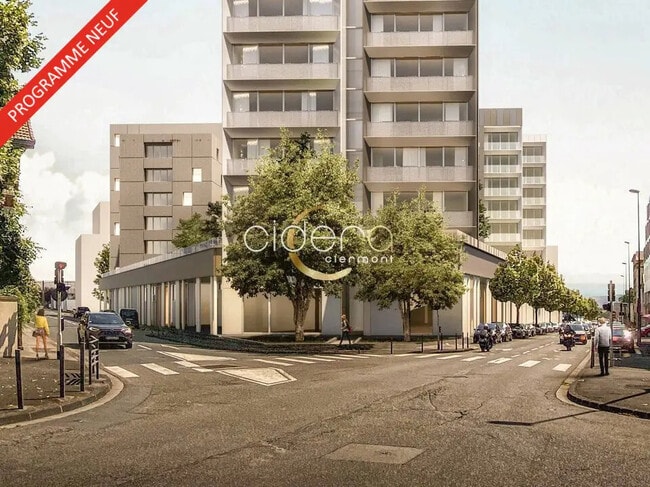 Location Commerce 384 m² à 1 689 m²