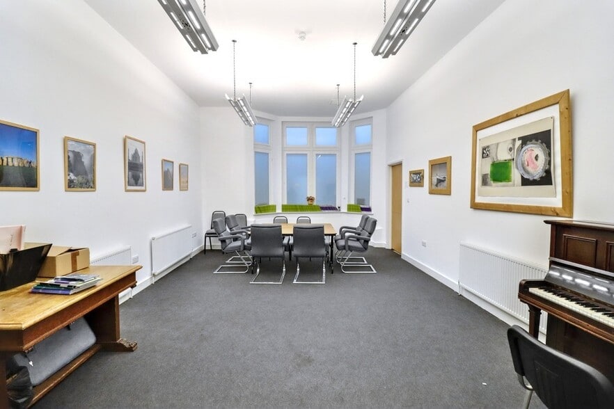 Leeds Pl, London for sale - Interior Photo - Image 2 of 7