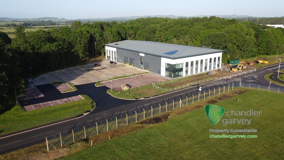 High St, Westcott to rent - Building Photo - Image 1 of 34