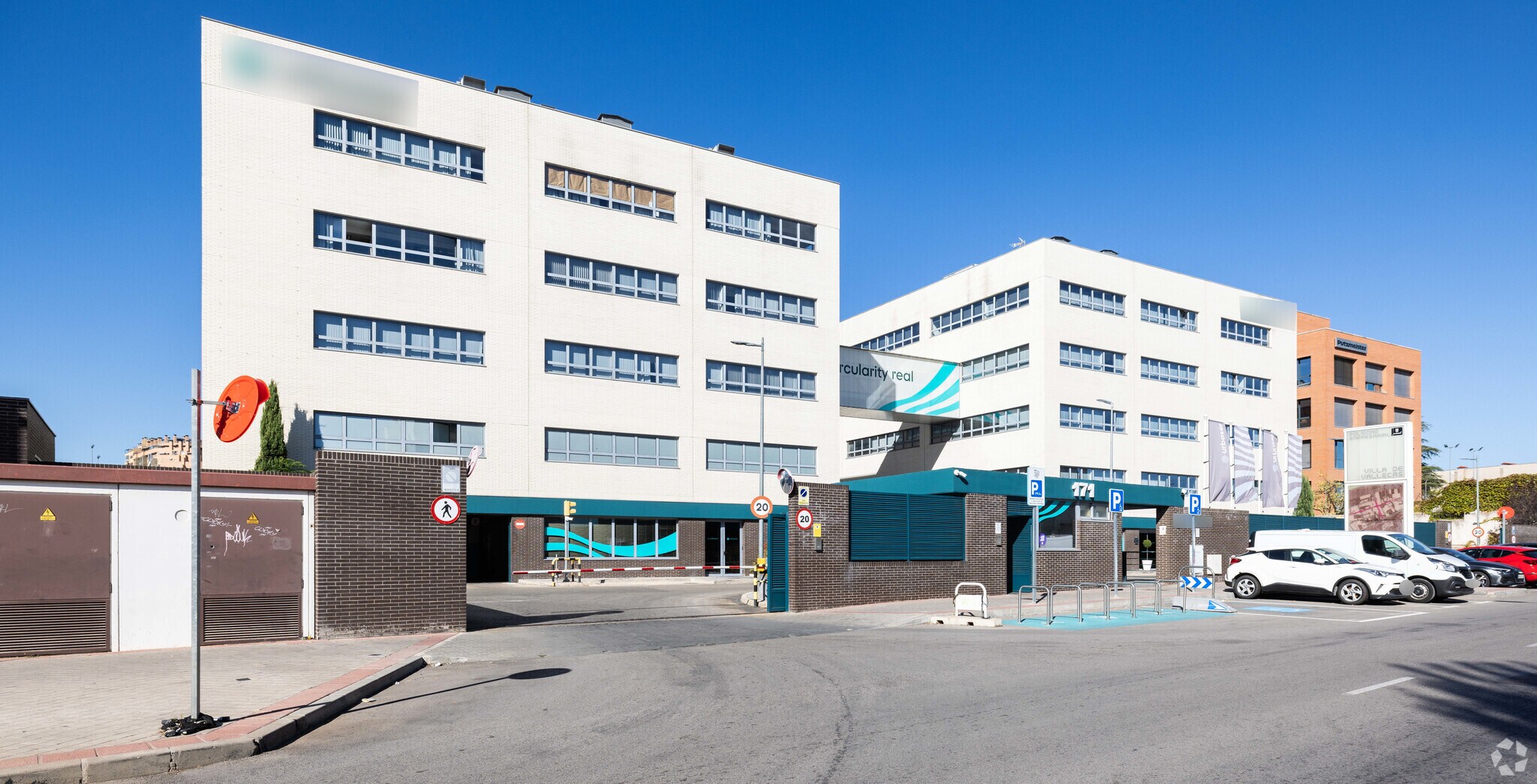 Camino de las Hormigueras, 171, Madrid, Madrid to rent Primary Photo- Image 1 of 13