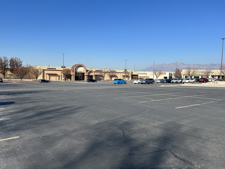 4045 Riverdale Rd, Ogden, UT for rent - Building Photo - Image 3 of 8