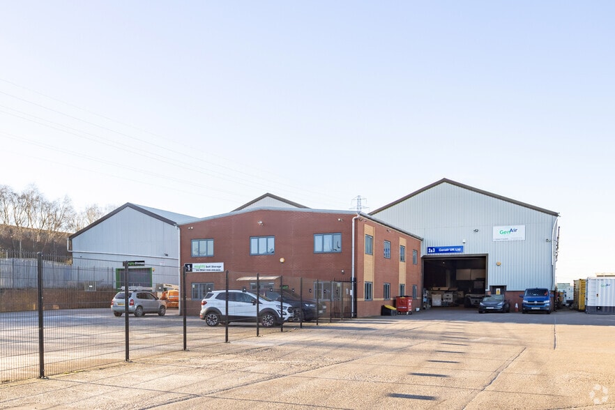 2 Bilport Ln, Wednesbury to rent - Primary Photo - Image 1 of 2