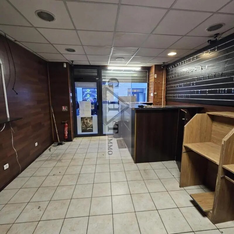 Retail in Alfortville for sale Interior Photo- Image 1 of 3