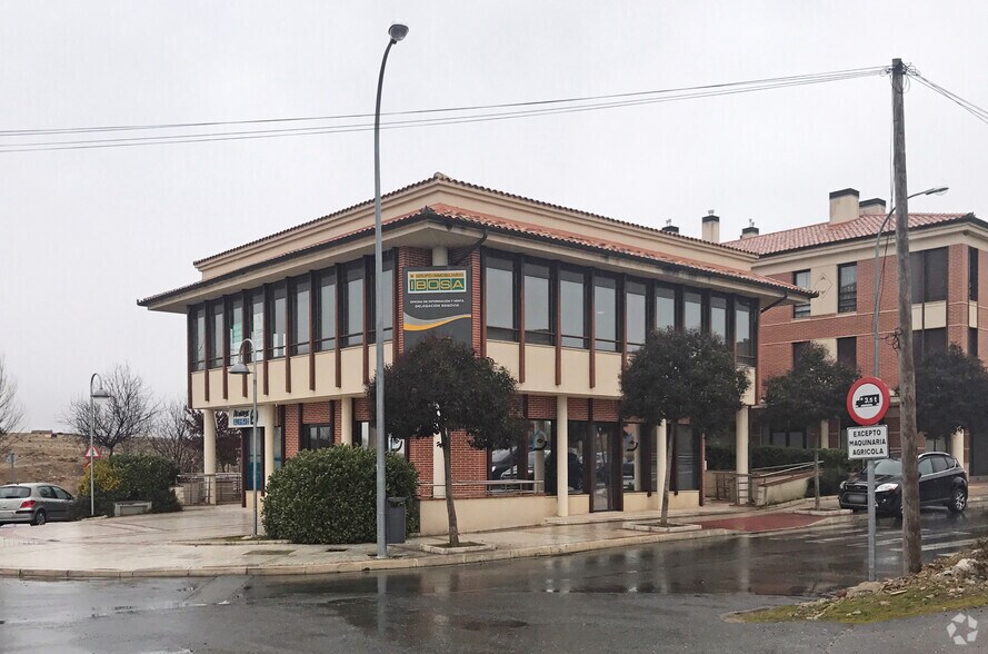 Camino de los Escobares, 48, La Lastrilla, Segovia to rent - Building Photo - Image 1 of 4