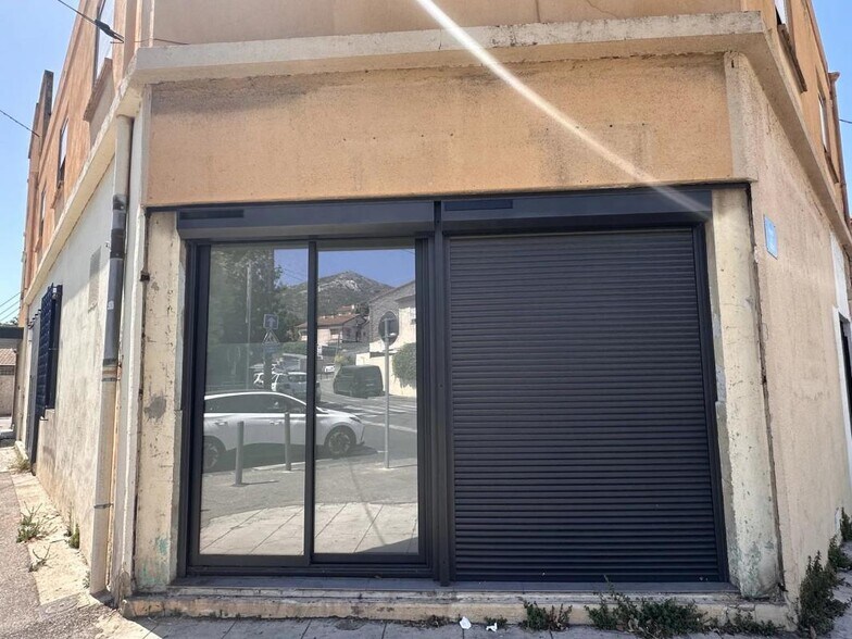 Retail in Marseille 11Eme to rent - Building Photo - Image 1 of 4
