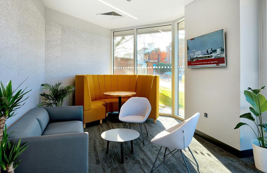 87 Castle St, Reading to rent - Building Photo - Image 3 of 6