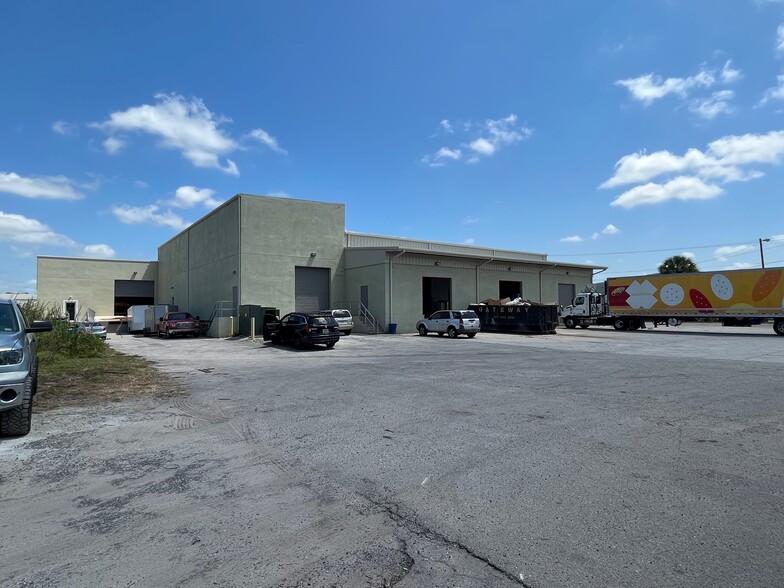 8710 E Broadway Ave, Tampa, FL for rent - Building Photo - Image 1 of 9