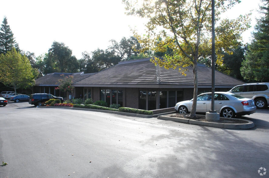 3620 Fair Oaks Blvd, Sacramento, CA for rent - Building Photo - Image 2 of 9