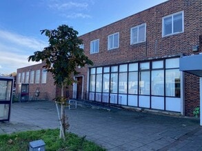 14-16 Elm Rd, Chessington to rent Building Photo- Image 1 of 4
