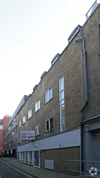 8 Eagle Ct, London to rent - Building Photo - Image 2 of 2