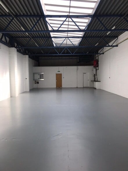 Blundells Rd, Milton Keynes to rent - Building Photo - Image 3 of 10