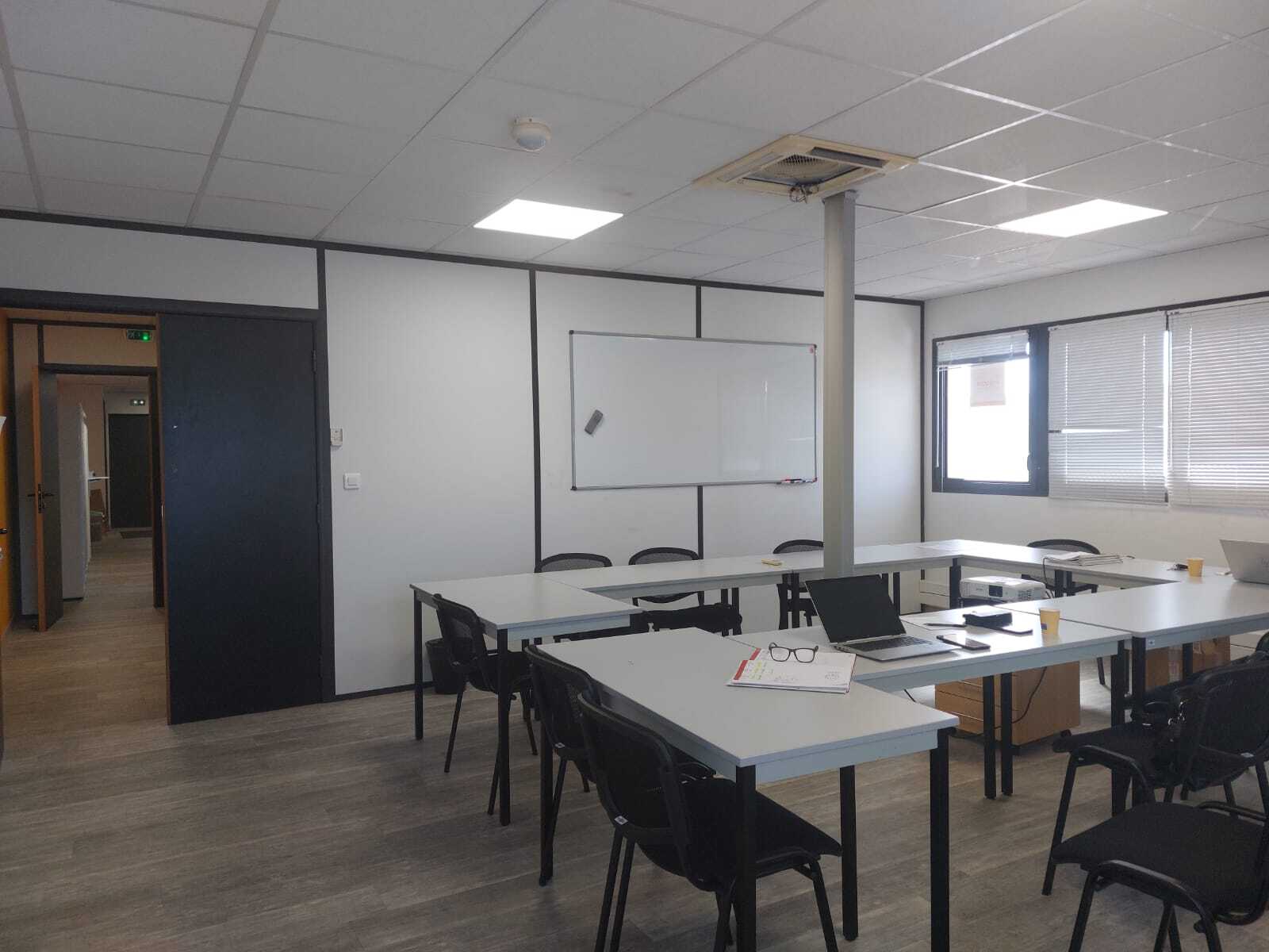 Office in La Valette-du-Var to rent Interior Photo- Image 1 of 4