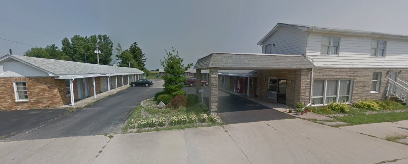 814 E Walnut St, Watseka, IL 60970 UK