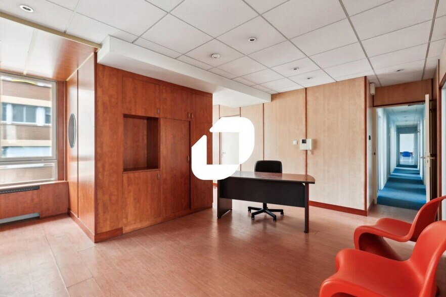 Office in Sèvres for sale - Interior Photo - Image 3 of 14