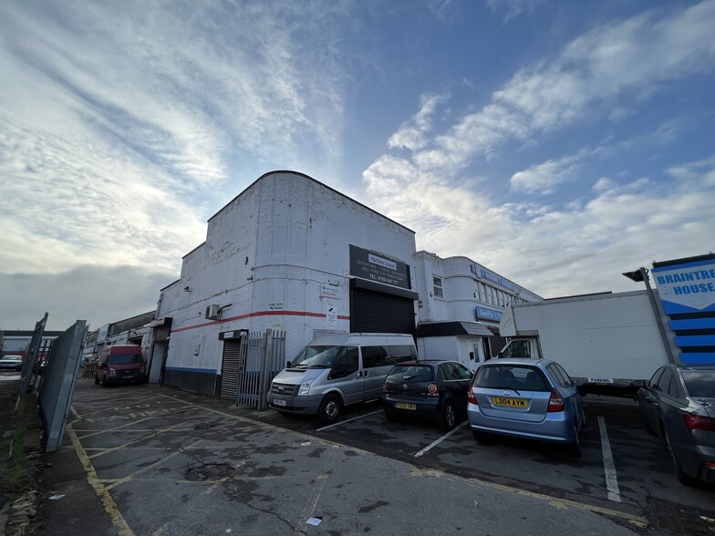 Braintree Rd, Ruislip for sale - Building Photo - Image 1 of 14