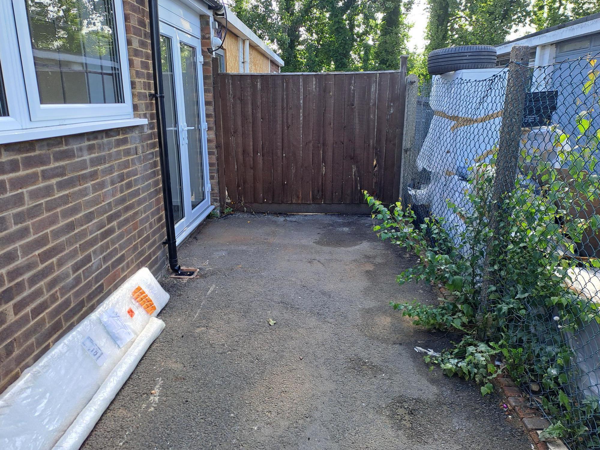 7-9 Bury Rd, Hatfield to rent Building Photo- Image 1 of 2