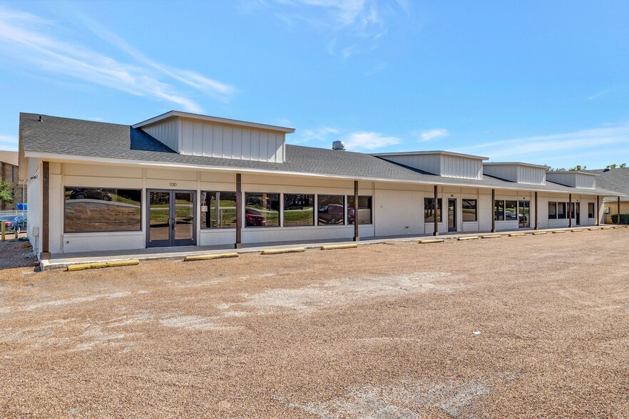 520 N Broadway St, Joshua, TX for rent - Building Photo - Image 1 of 11