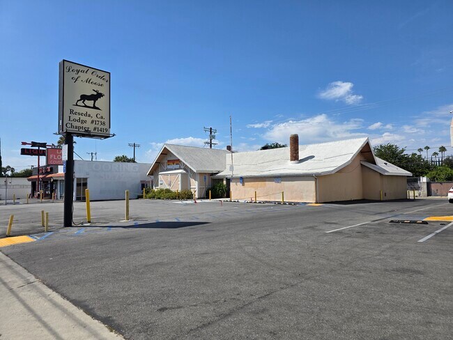 More details for 17751 Saticoy St, Reseda, CA - Retail to Rent