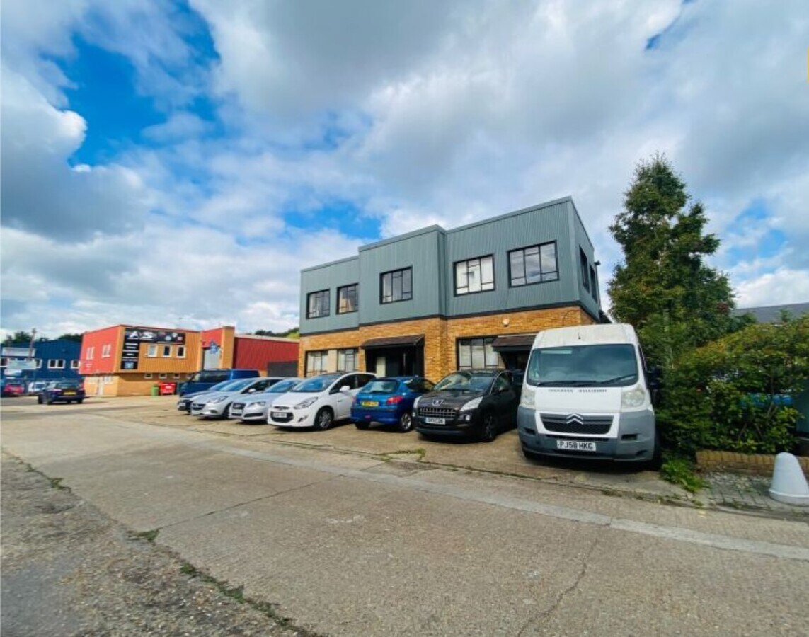 Brook Way, Leatherhead, KT22 7NA UK