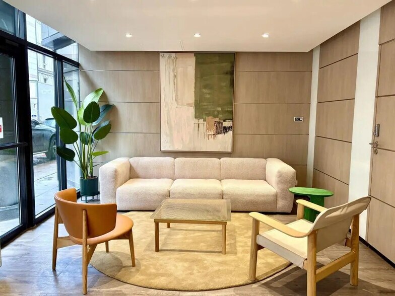 Office in Levallois-Perret to rent - Building Photo - Image 3 of 23