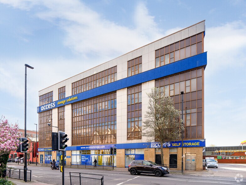 207-211 The Vale, London to rent - Building Photo - Image 3 of 9