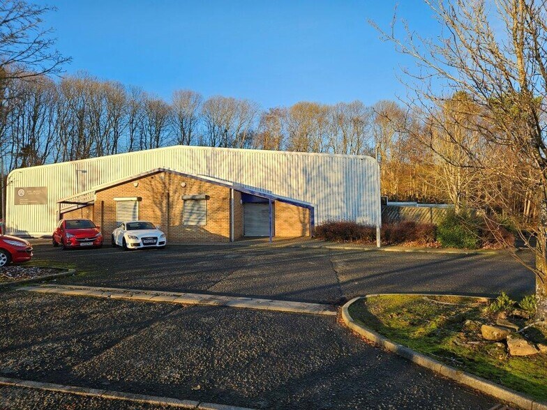 5 Crompton Rd, Glenrothes to rent - Building Photo - Image 2 of 20